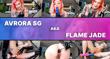 Sie liebt wirklich all diese Spielzeuge