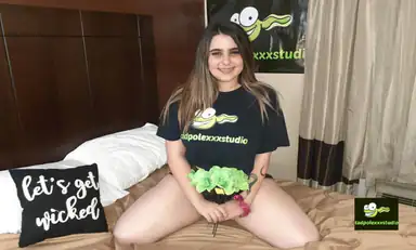 19-jähriger Teenager Serenity Taylor 1. Gangbang Teil 1 von 2