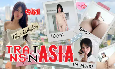 Superheißer Ladyboy-Student ist neugierig auf Pornos
