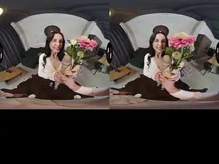 Blumen und ein Dildo bringen Vitoria VonTeese dazu, den Schwanz des Stiefsohns in den Arsch zu nehmen — VirtualTaboo
