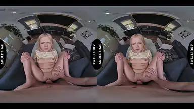 VR POV Aus Nächtster Nähe: Zierliche Blonde Coco Lovelock Dreht Über Deinem Großen Schwanz Komplett Durch