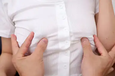 Nippelspiel mit der umwerfenden H-Kuppen-Ehefrau von nebenan Teil 1 Vrprd 088